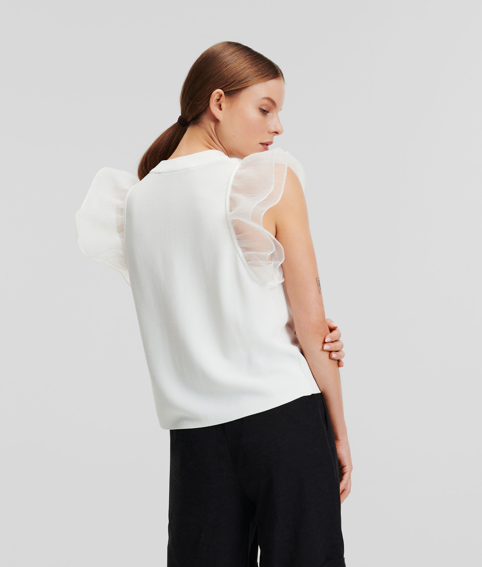 (image for) Distinctive PUFF-SLEEVE TOP